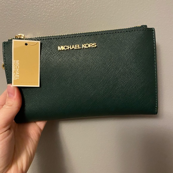 Michael Kors Handbags - Michael Kors Jet Set Travel